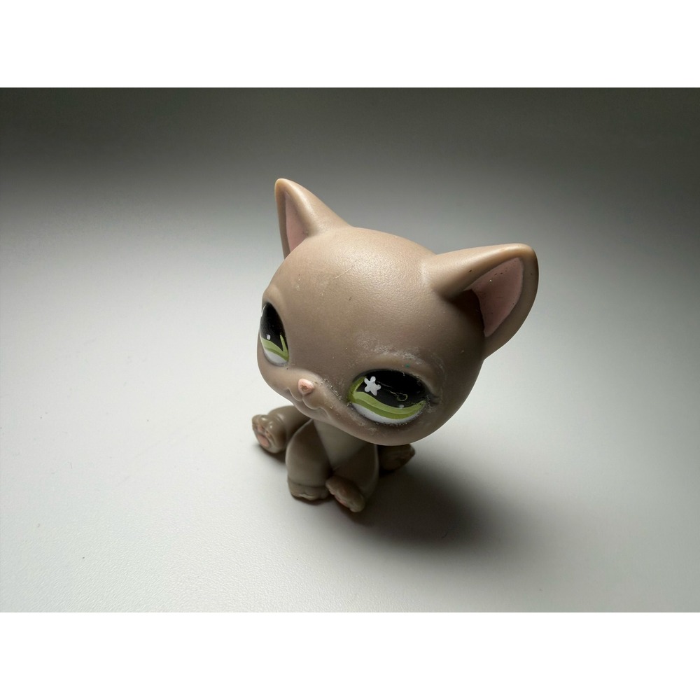 Hasbro Littlest Pet Shop 125 Tan Sitting Kitty Cat Green Star Eyes Blue Magnet